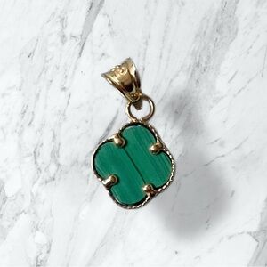 14K Yellow Gold Malachite Clover Pendant